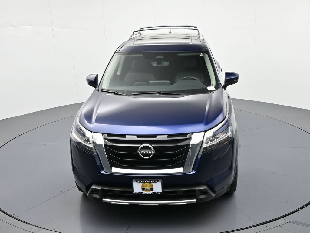 Nissan Pathfinder Vehicle Full-screen Gallery Image 24