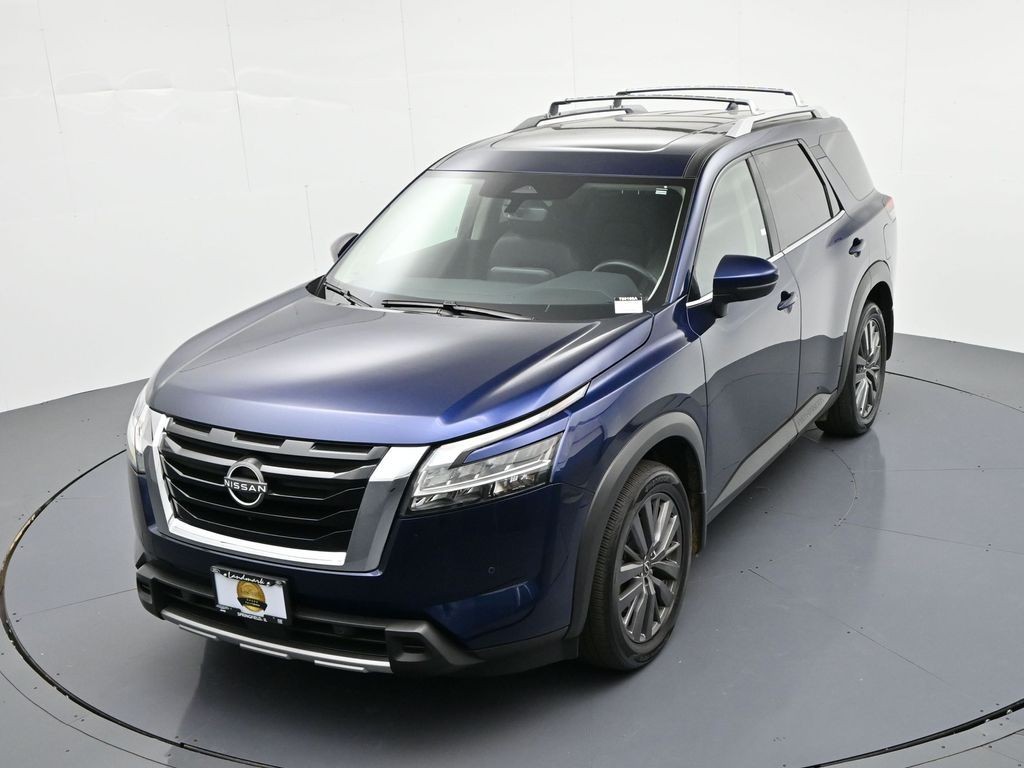 Nissan Pathfinder Vehicle Full-screen Gallery Image 25