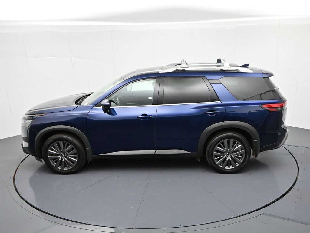 Nissan Pathfinder Vehicle Full-screen Gallery Image 26