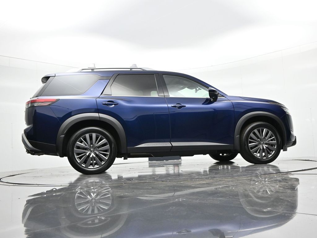 Nissan Pathfinder Vehicle Full-screen Gallery Image 30