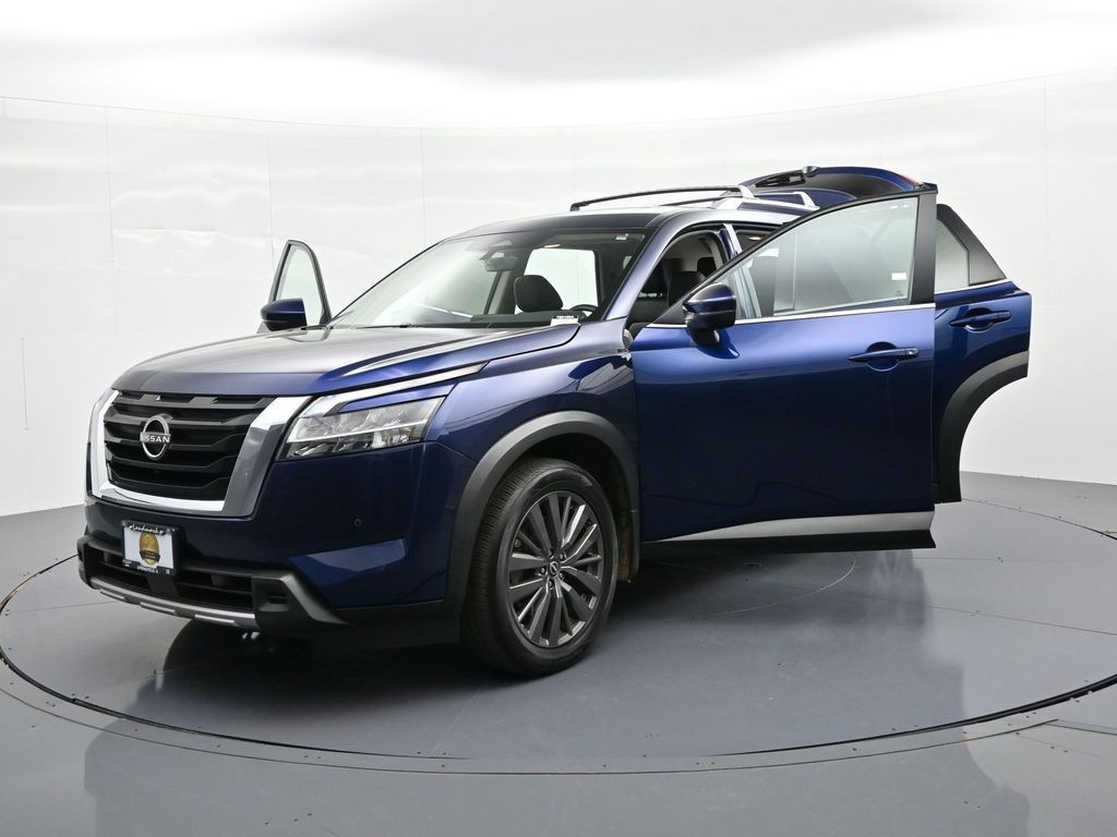 Nissan Pathfinder Vehicle Full-screen Gallery Image 33