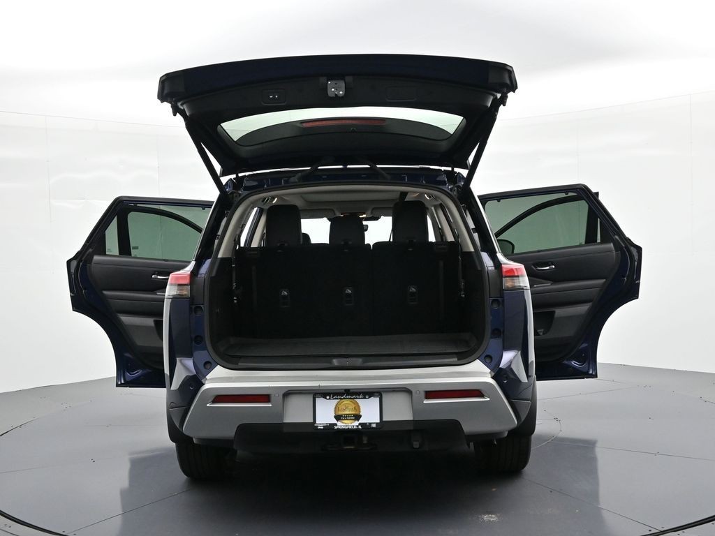 Nissan Pathfinder Vehicle Full-screen Gallery Image 34
