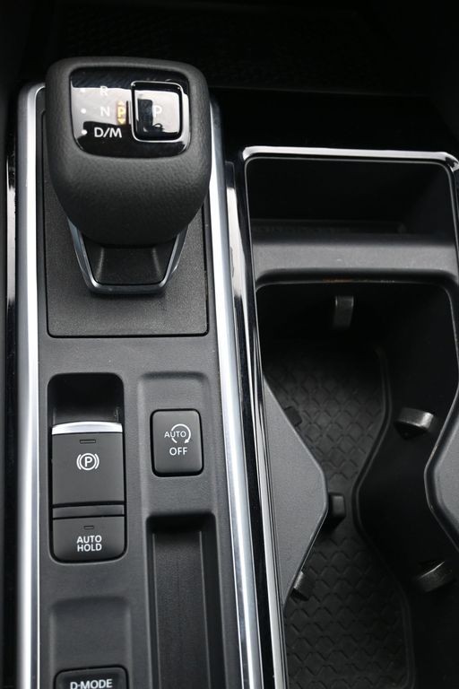 Nissan Pathfinder Vehicle Full-screen Gallery Image 19