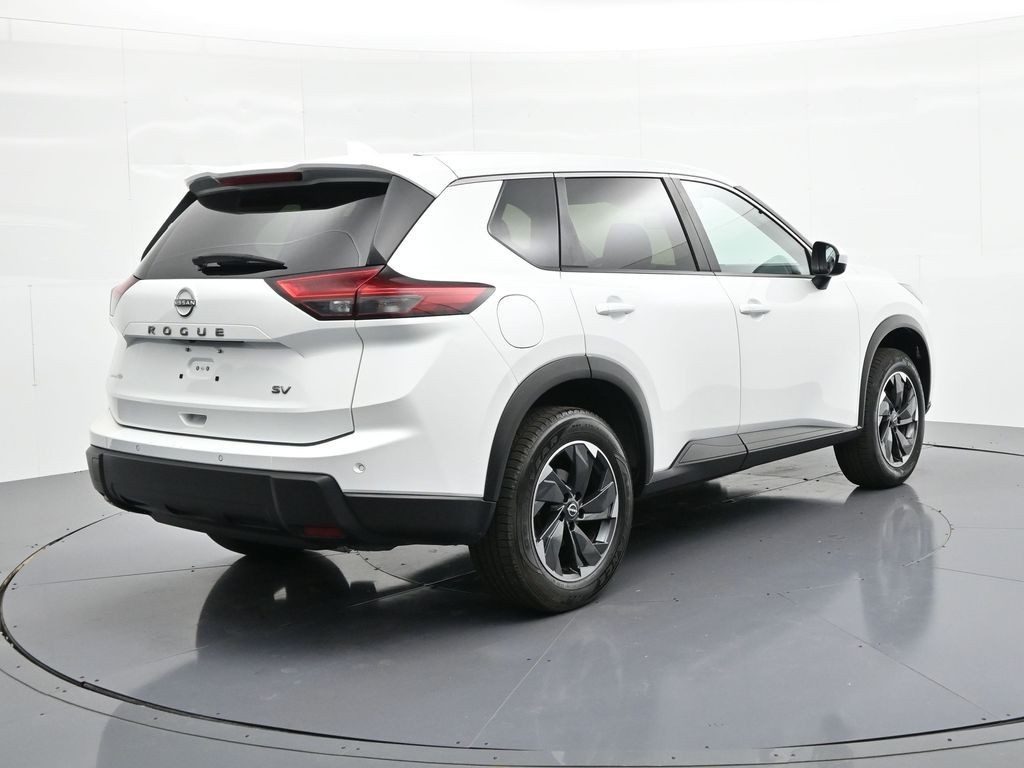 Nissan Rogue Vehicle Full-screen Gallery Image 6