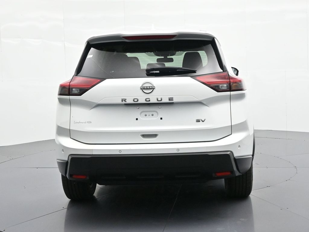Nissan Rogue Vehicle Full-screen Gallery Image 7