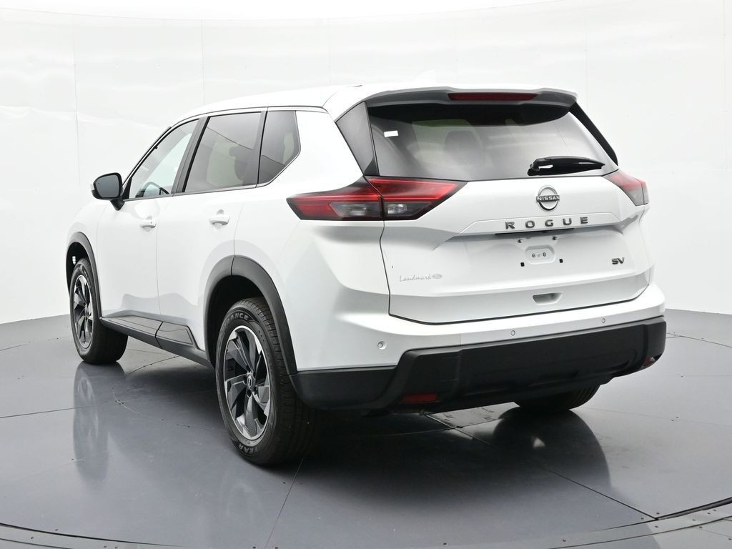Nissan Rogue Vehicle Full-screen Gallery Image 8