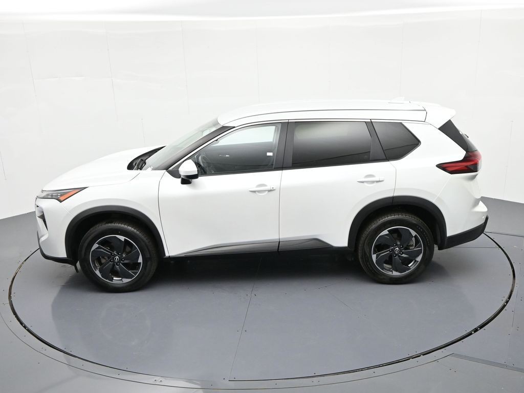 Nissan Rogue Vehicle Full-screen Gallery Image 22