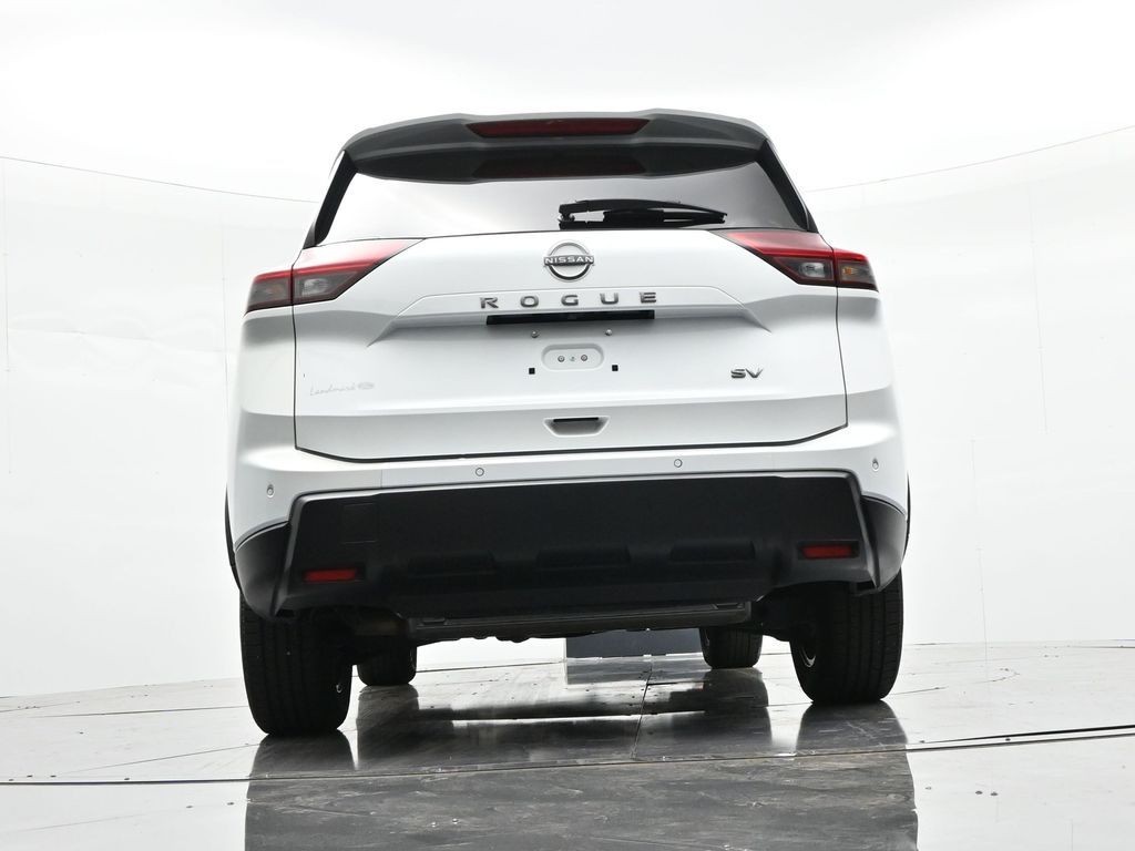 Nissan Rogue Vehicle Full-screen Gallery Image 24