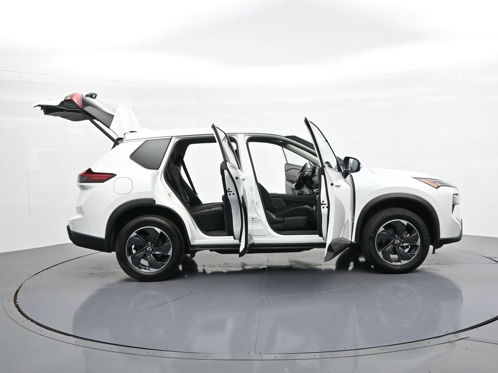 Nissan Rogue Vehicle Full-screen Gallery Image 27
