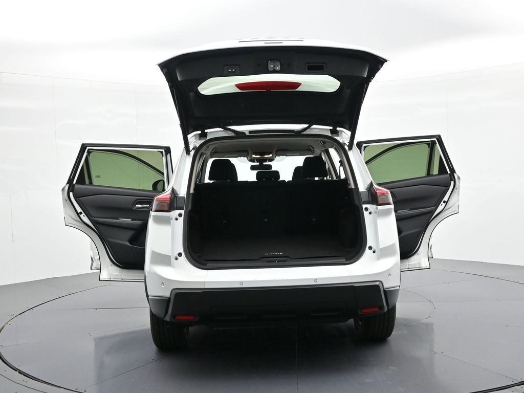 Nissan Rogue Vehicle Full-screen Gallery Image 30