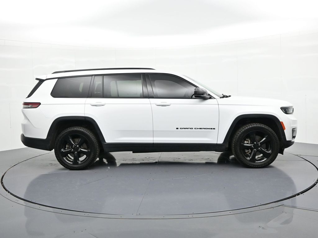Jeep Grand Cherokee L Vehicle Full-screen Gallery Image 05