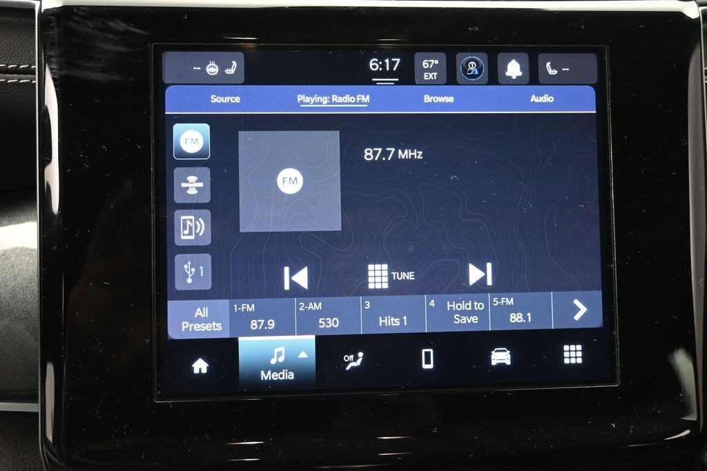 Jeep Grand Cherokee L Vehicle Full-screen Gallery Image 12