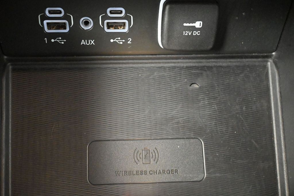 Jeep Grand Cherokee L Vehicle Full-screen Gallery Image 14