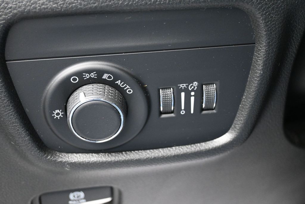 Jeep Grand Cherokee L Vehicle Full-screen Gallery Image 20