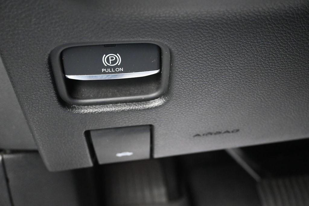 Jeep Grand Cherokee L Vehicle Full-screen Gallery Image 21