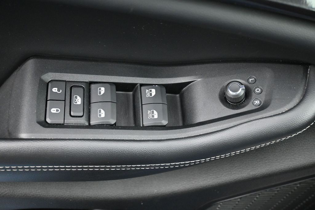 Jeep Grand Cherokee L Vehicle Full-screen Gallery Image 22