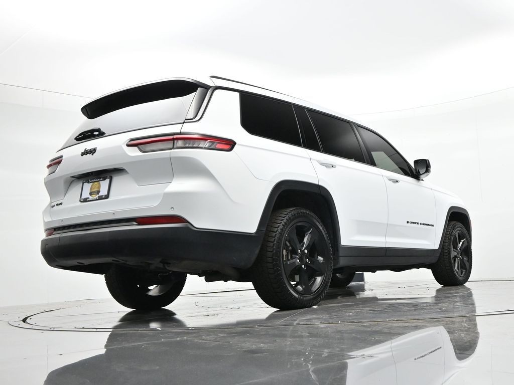 Jeep Grand Cherokee L Vehicle Full-screen Gallery Image 30