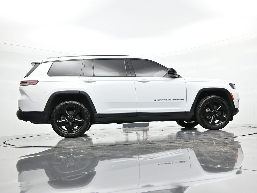 Jeep Grand Cherokee L Vehicle Full-screen Gallery Image 31