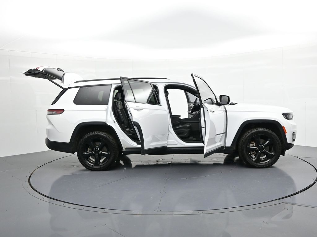 Jeep Grand Cherokee L Vehicle Full-screen Gallery Image 32