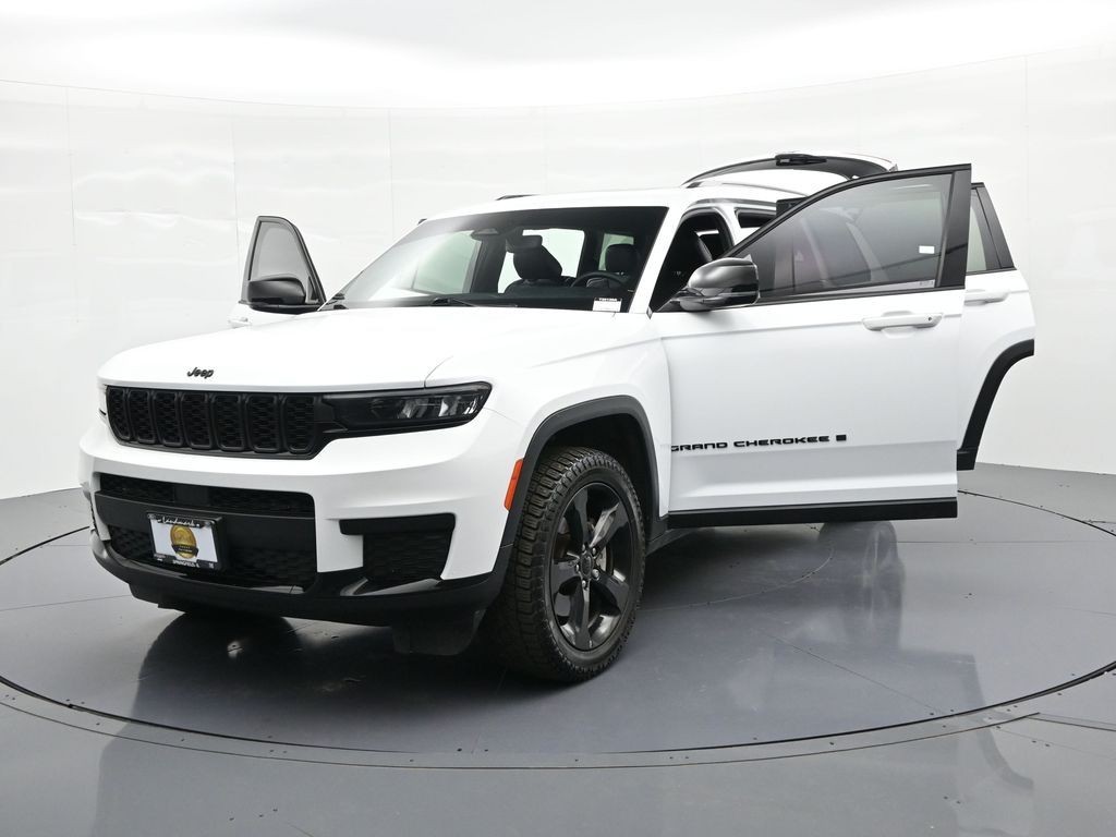 Jeep Grand Cherokee L Vehicle Full-screen Gallery Image 34
