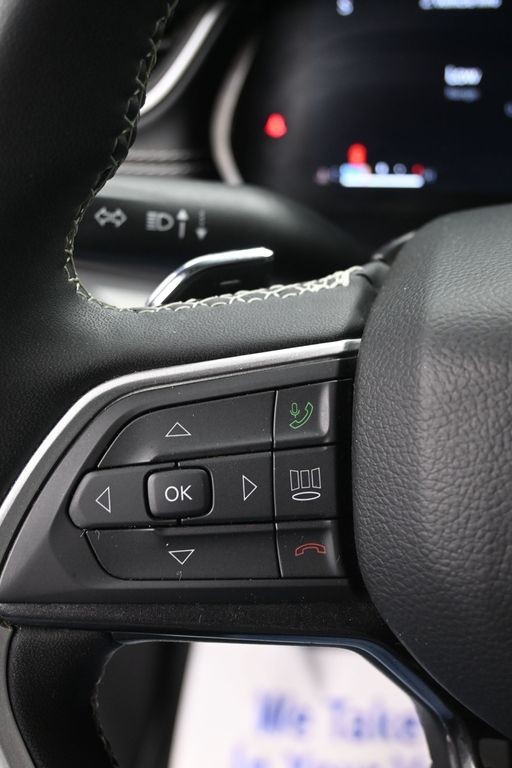 Jeep Grand Cherokee L Vehicle Full-screen Gallery Image 19
