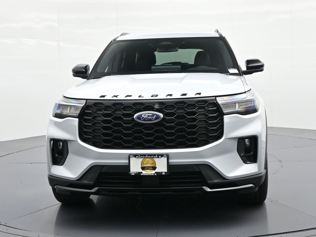 Ford Explorer Vehicle Full-screen Gallery Image 3