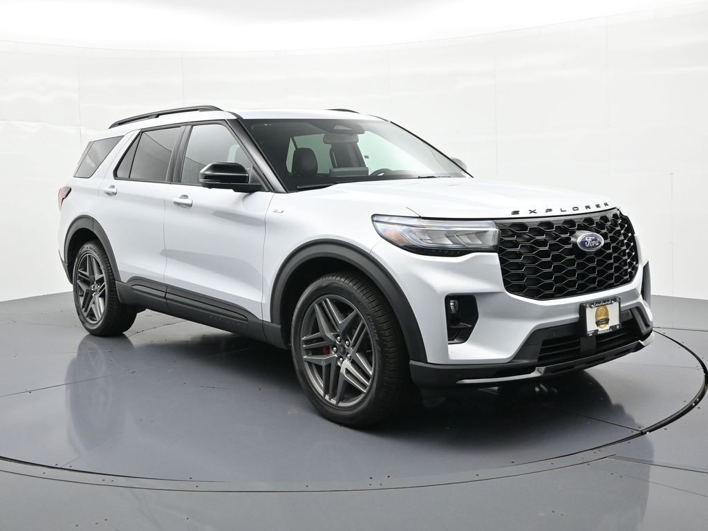 Ford Explorer Vehicle Full-screen Gallery Image 4