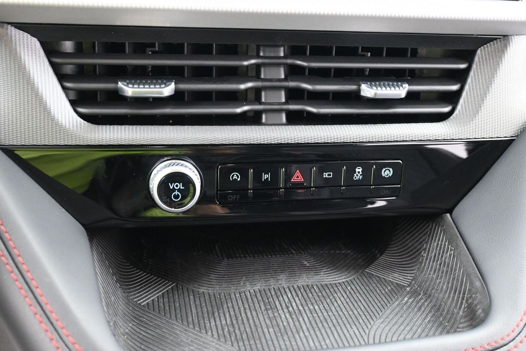 Ford Explorer Vehicle Full-screen Gallery Image 12