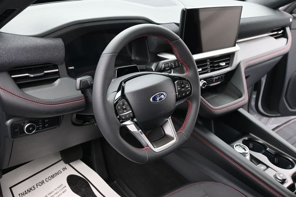 Ford Explorer Vehicle Full-screen Gallery Image 15