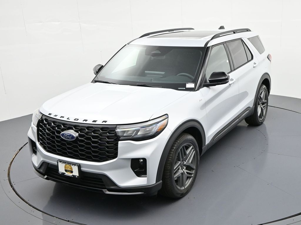 Ford Explorer Vehicle Full-screen Gallery Image 18