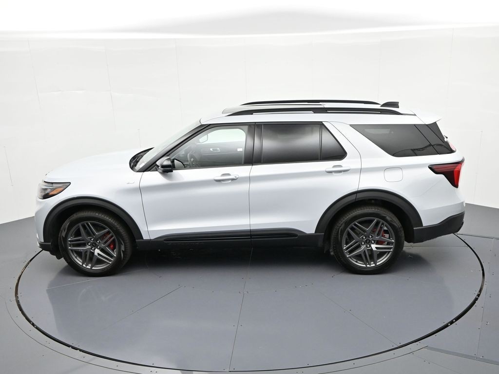 Ford Explorer Vehicle Full-screen Gallery Image 19