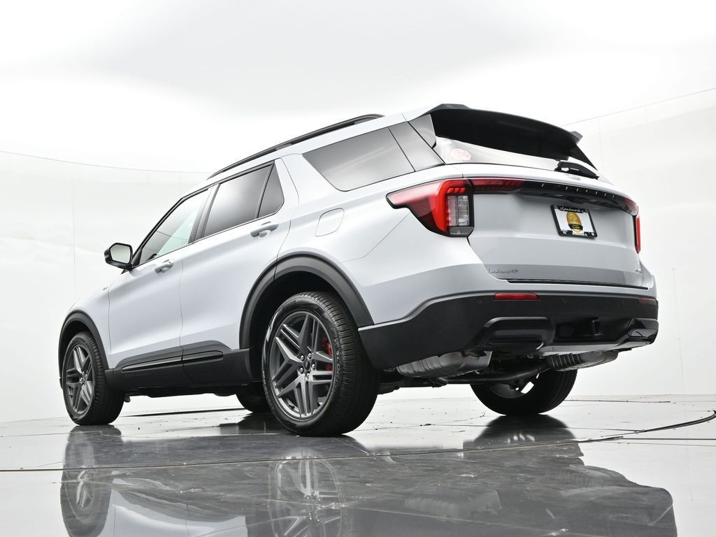 Ford Explorer Vehicle Full-screen Gallery Image 20