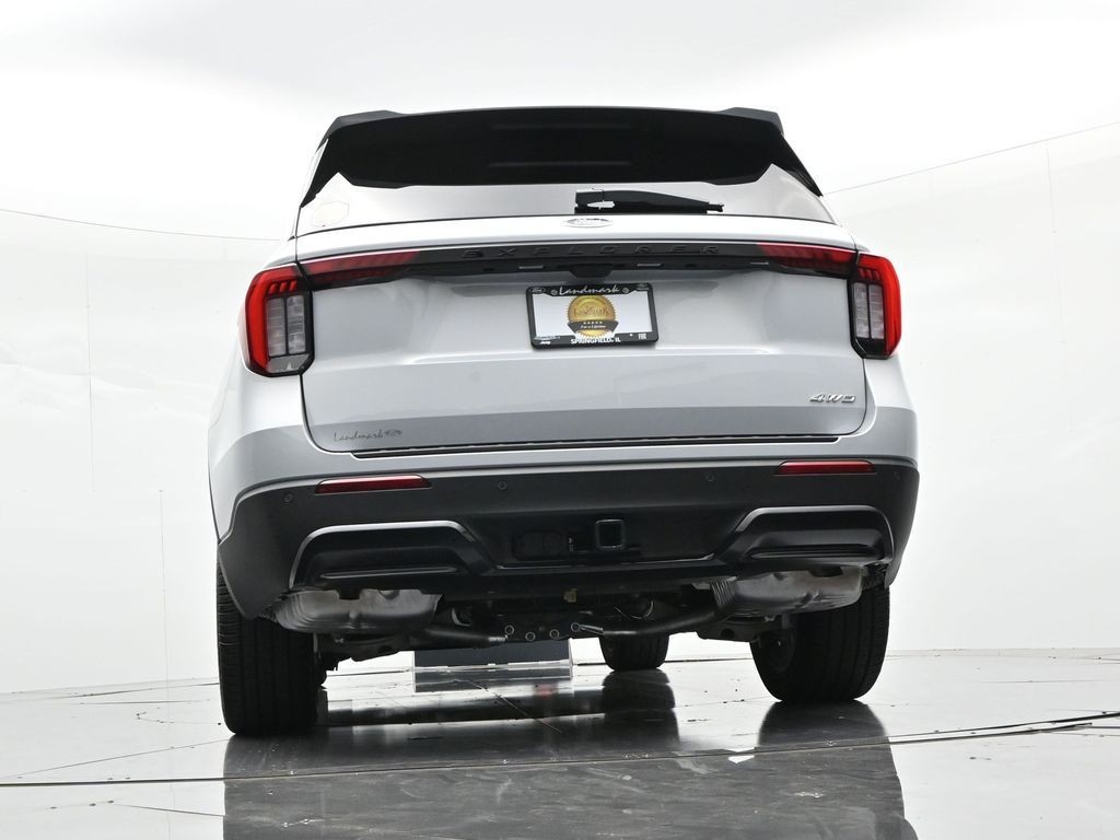 Ford Explorer Vehicle Full-screen Gallery Image 21