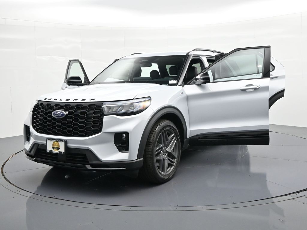 Ford Explorer Vehicle Full-screen Gallery Image 26