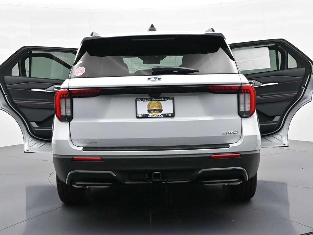 Ford Explorer Vehicle Full-screen Gallery Image 27