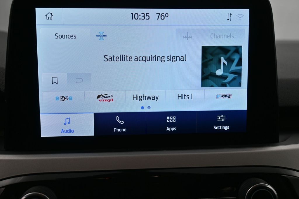 Ford Escape Vehicle Full-screen Gallery Image 11