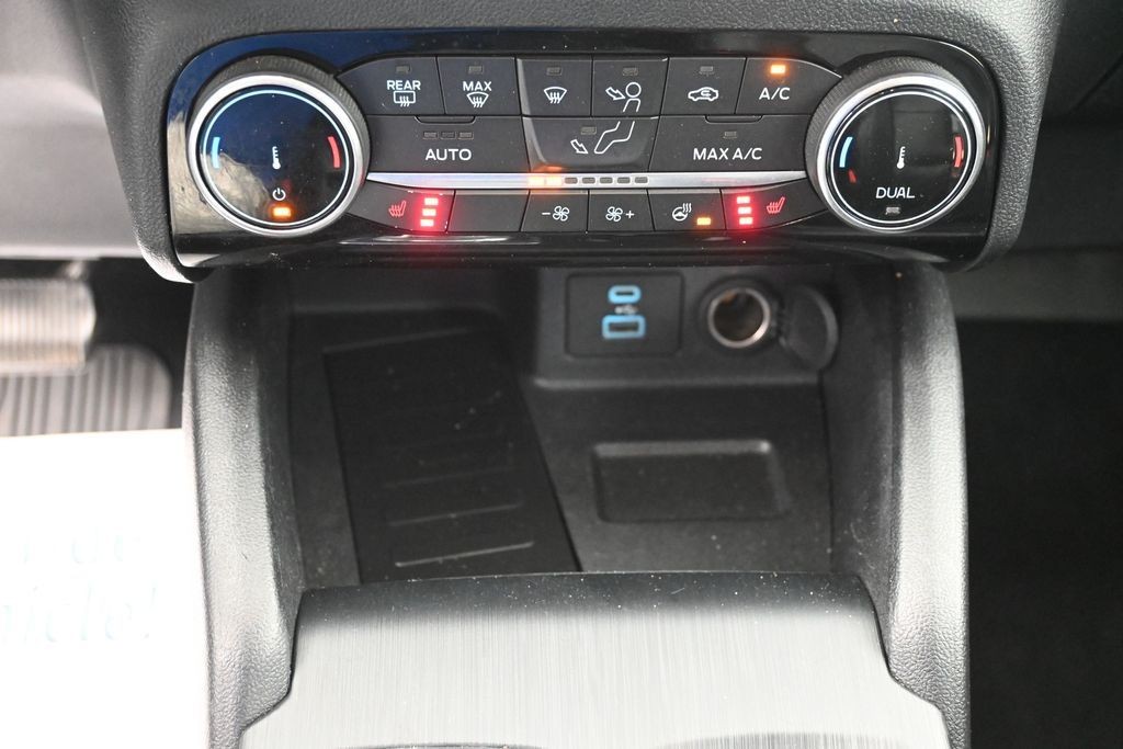 Ford Escape Vehicle Full-screen Gallery Image 14