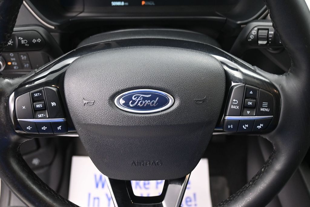 Ford Escape Vehicle Full-screen Gallery Image 16