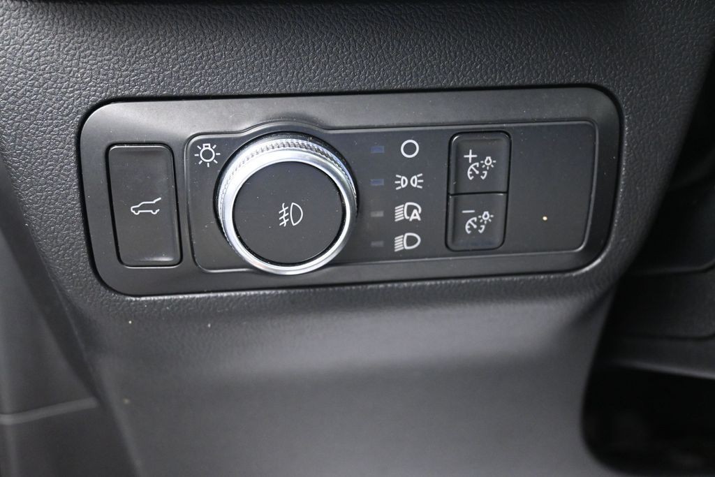 Ford Escape Vehicle Full-screen Gallery Image 19