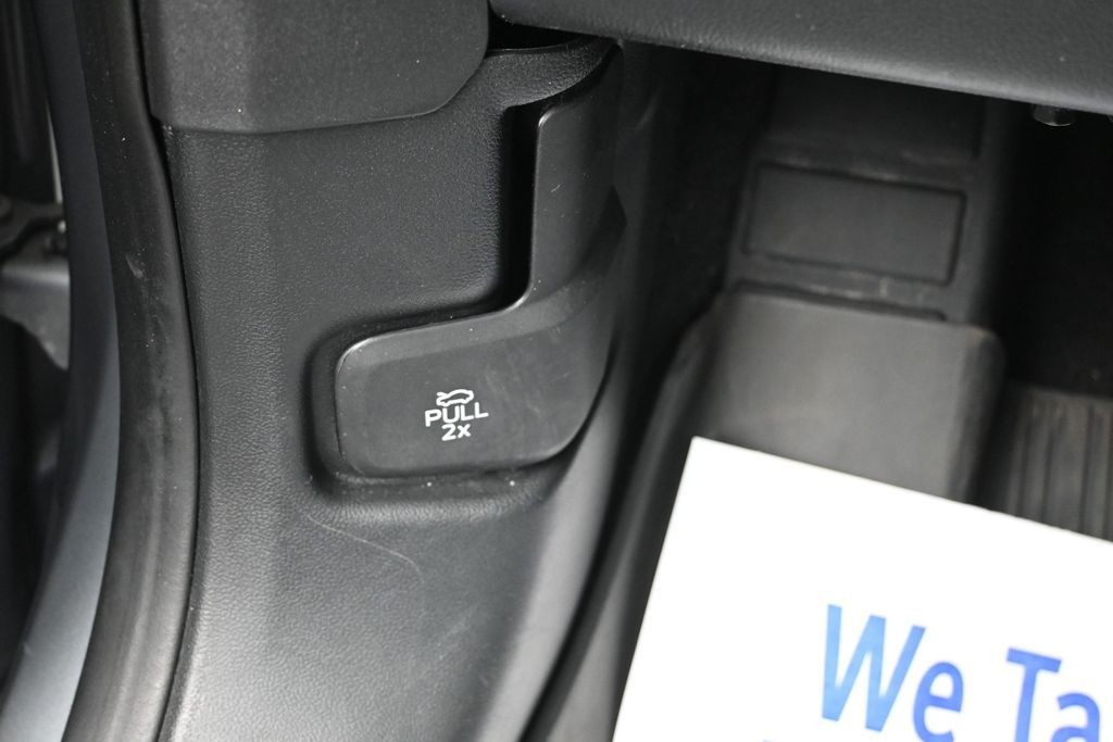 Ford Escape Vehicle Full-screen Gallery Image 21