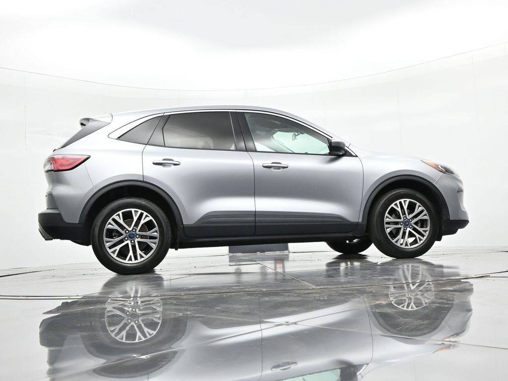 Ford Escape Vehicle Full-screen Gallery Image 29