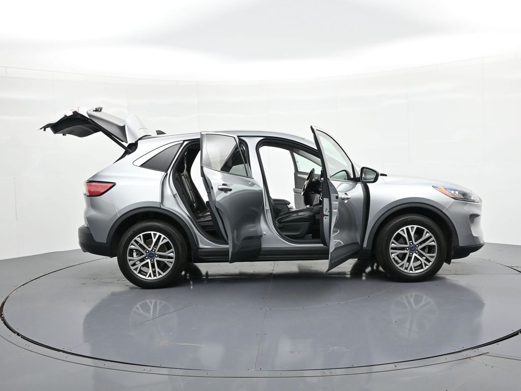 Ford Escape Vehicle Full-screen Gallery Image 30