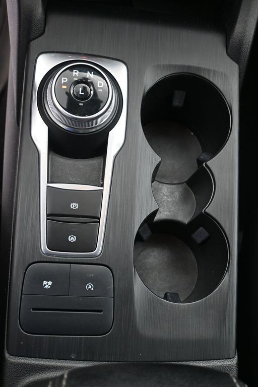 Ford Escape Vehicle Full-screen Gallery Image 15