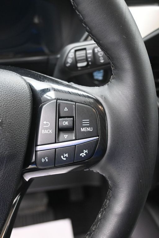 Ford Escape Vehicle Full-screen Gallery Image 17