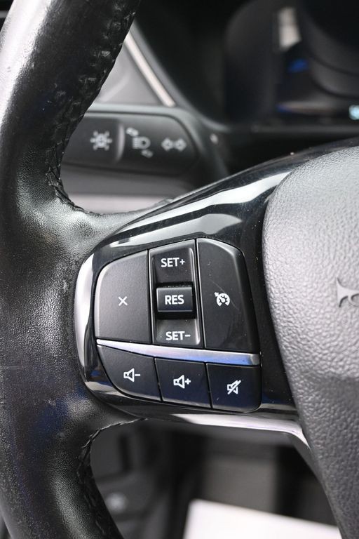Ford Escape Vehicle Full-screen Gallery Image 18