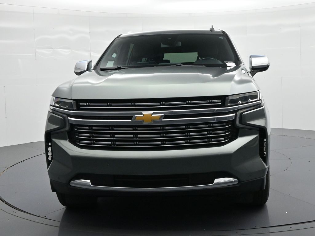 Chevrolet Suburban Vehicle Full-screen Gallery Image 3