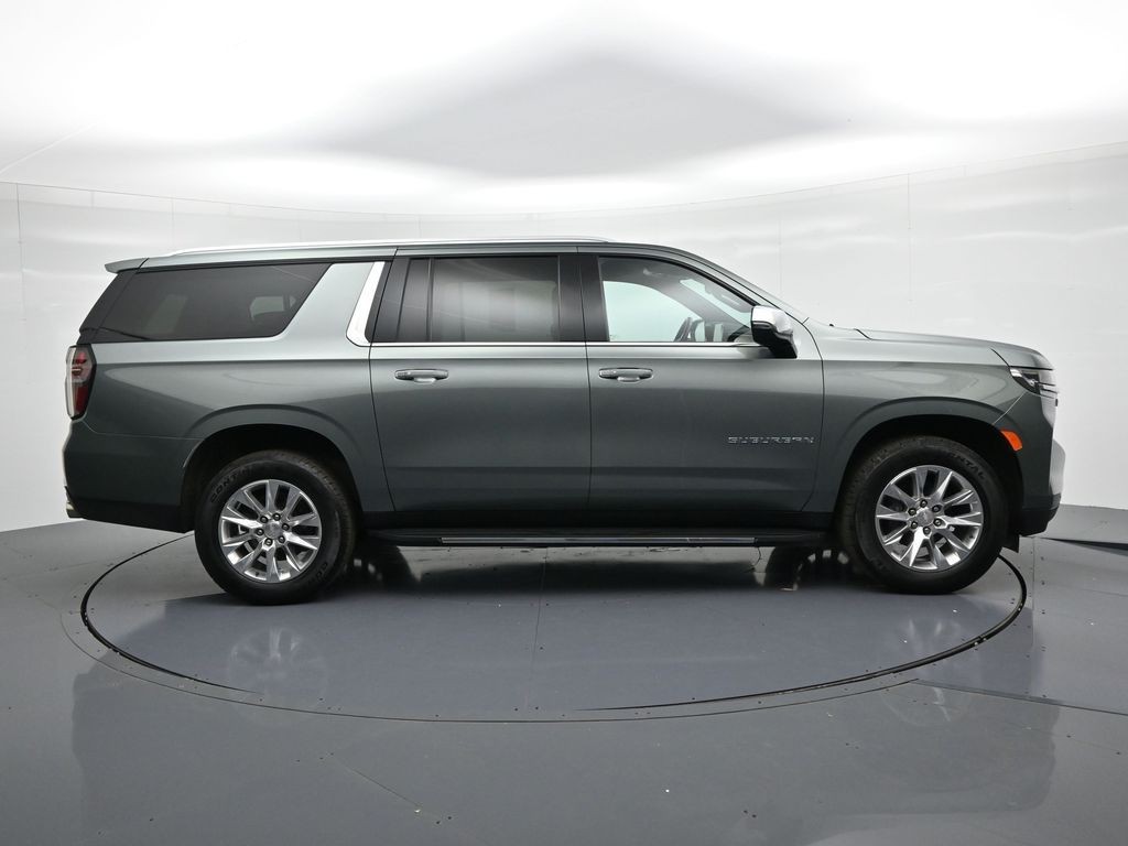 Chevrolet Suburban Vehicle Full-screen Gallery Image 5