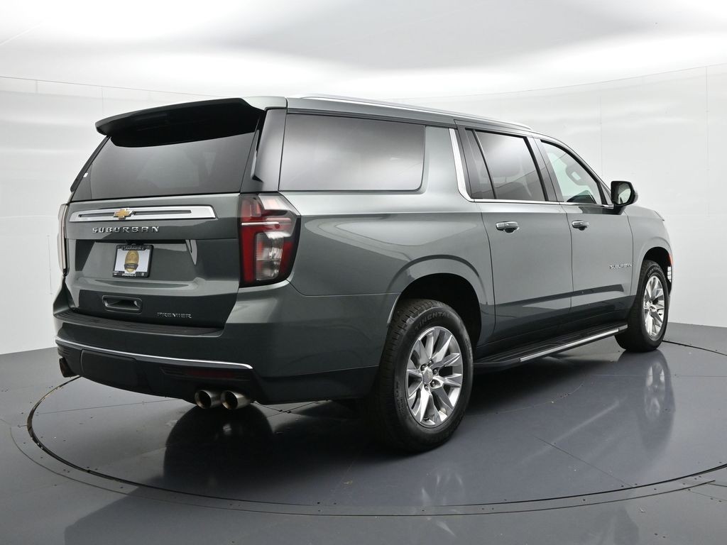 Chevrolet Suburban Vehicle Full-screen Gallery Image 6