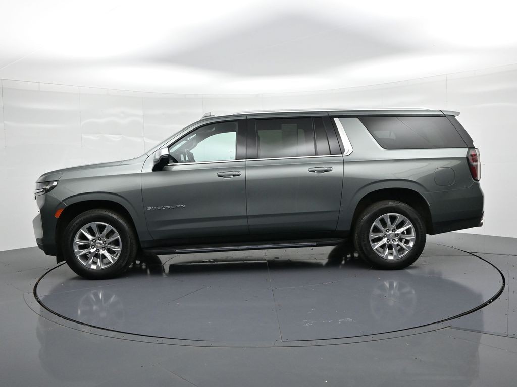 Chevrolet Suburban Vehicle Full-screen Gallery Image 9