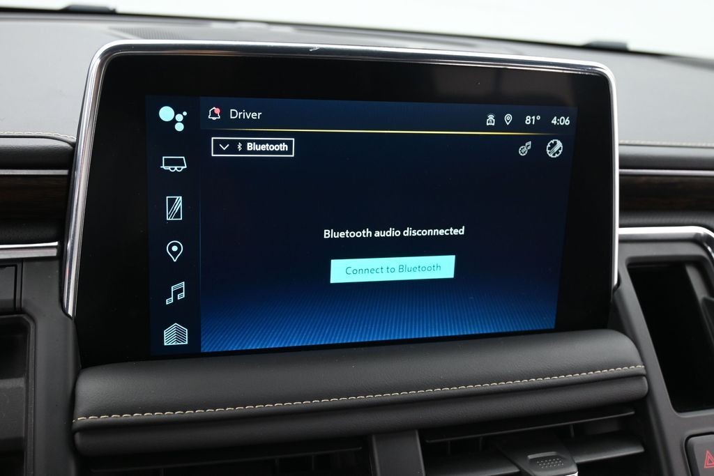 Chevrolet Suburban Vehicle Full-screen Gallery Image 11